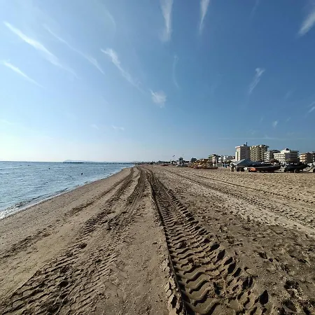 Отель Bed & Book