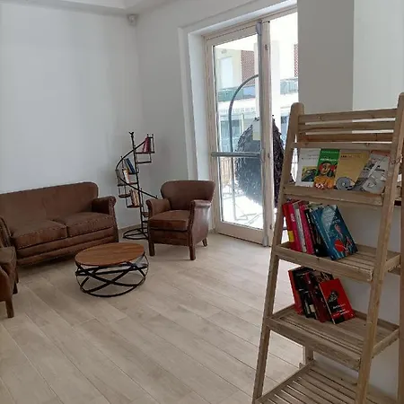 Bed & Book Hotel 2*