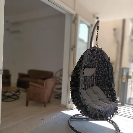 Отель Bed & Book