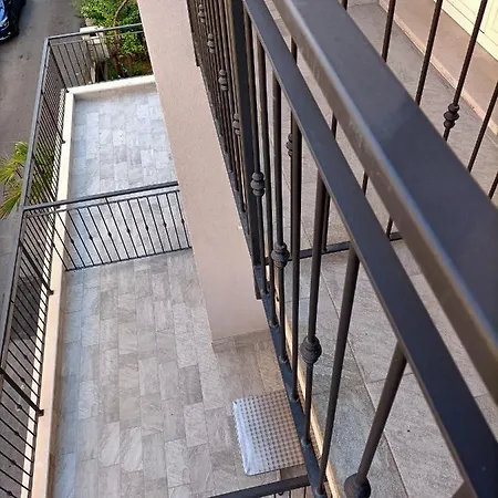 Bed & Book Hotell 2*