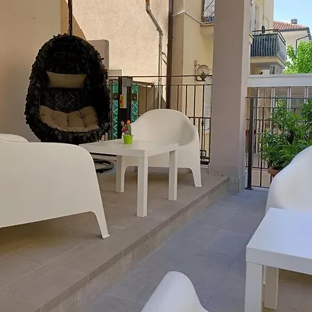 Bed & Book Отель