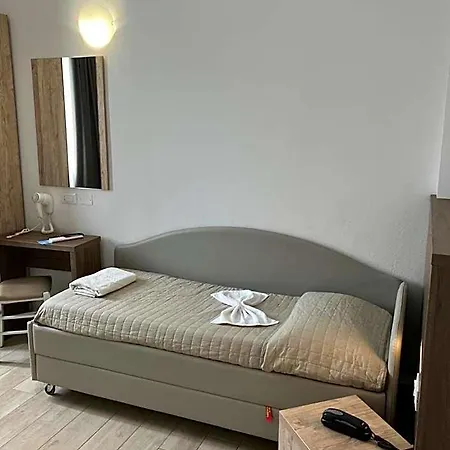 Bed & Book Hotel 2*