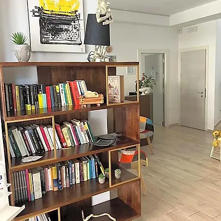 Bed & Book Hotel