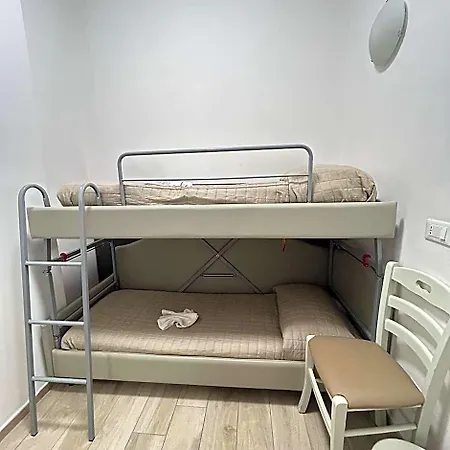 Bed & Book Hotel