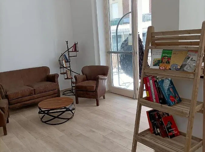 Bed & Book Hotel 2*