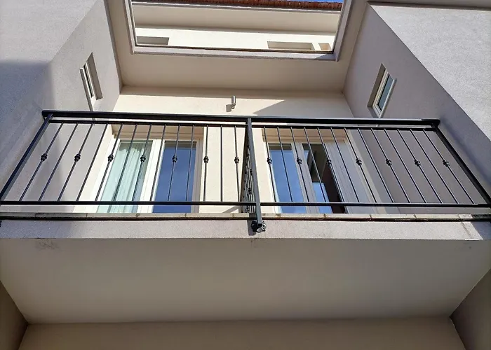 Bed & Book 2* 리미니