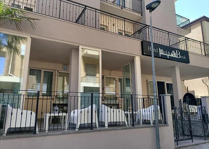 Bed & Book Hotel 2*