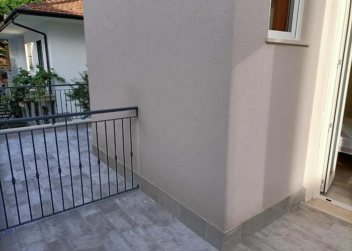 Bed & Book 호텔 2*